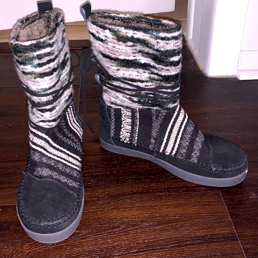 🩵2 for $40! TOMS Nepal black grey boots
